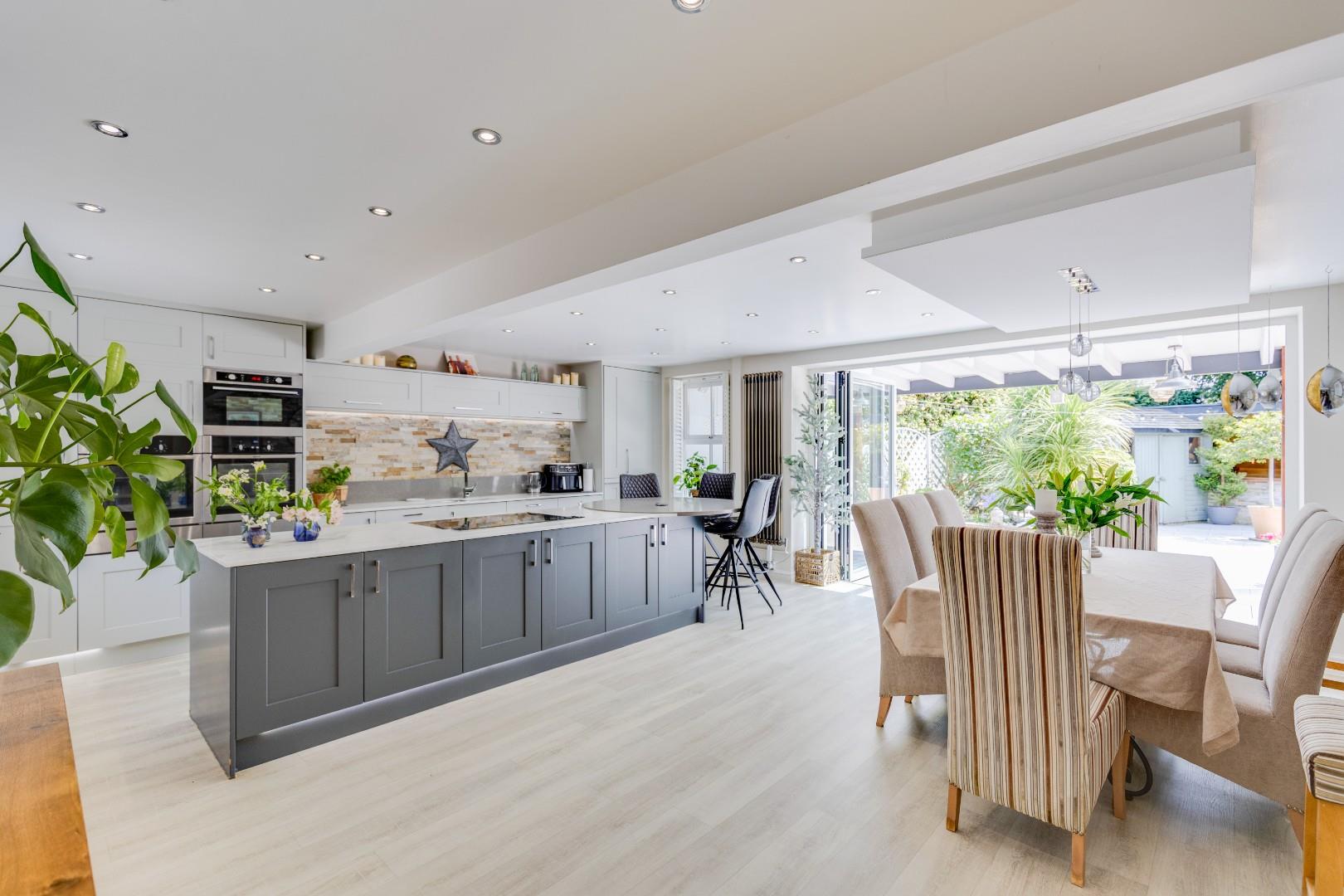 Foxleigh House, Trerhyngyll, Nr Cowbridge, Vale Of Glamorgan, CF71 7TN